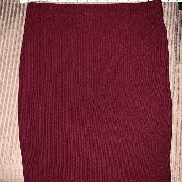 Stretchy pencil skirt - Picture 2 of 7